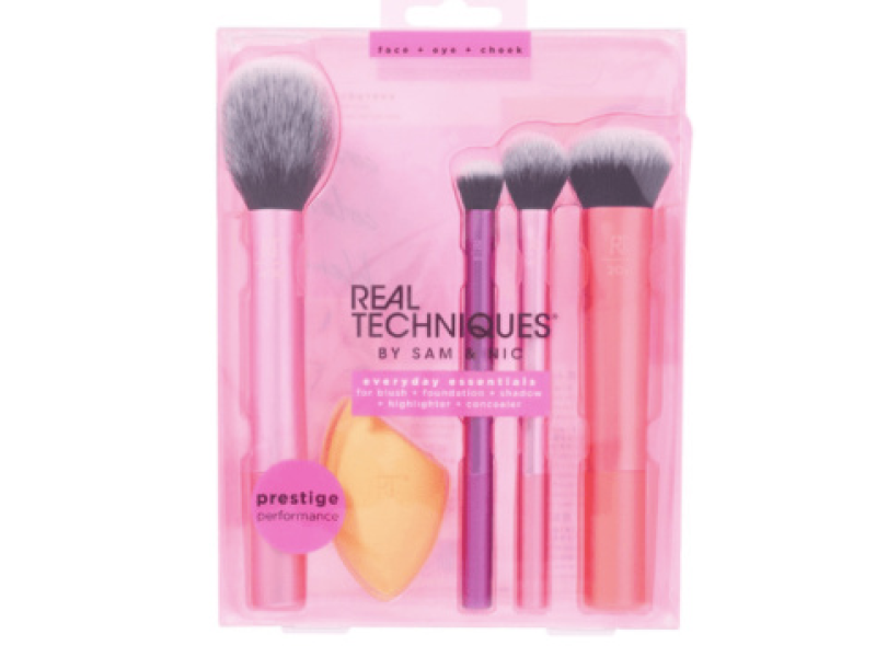 Real techniques by samantha chapman everyday essentials brush set - 5 pieces Real techniques by samantha chapman everyday essentials brush set - 5 pieces